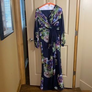 Long Adrianna Papell size 6 long dress